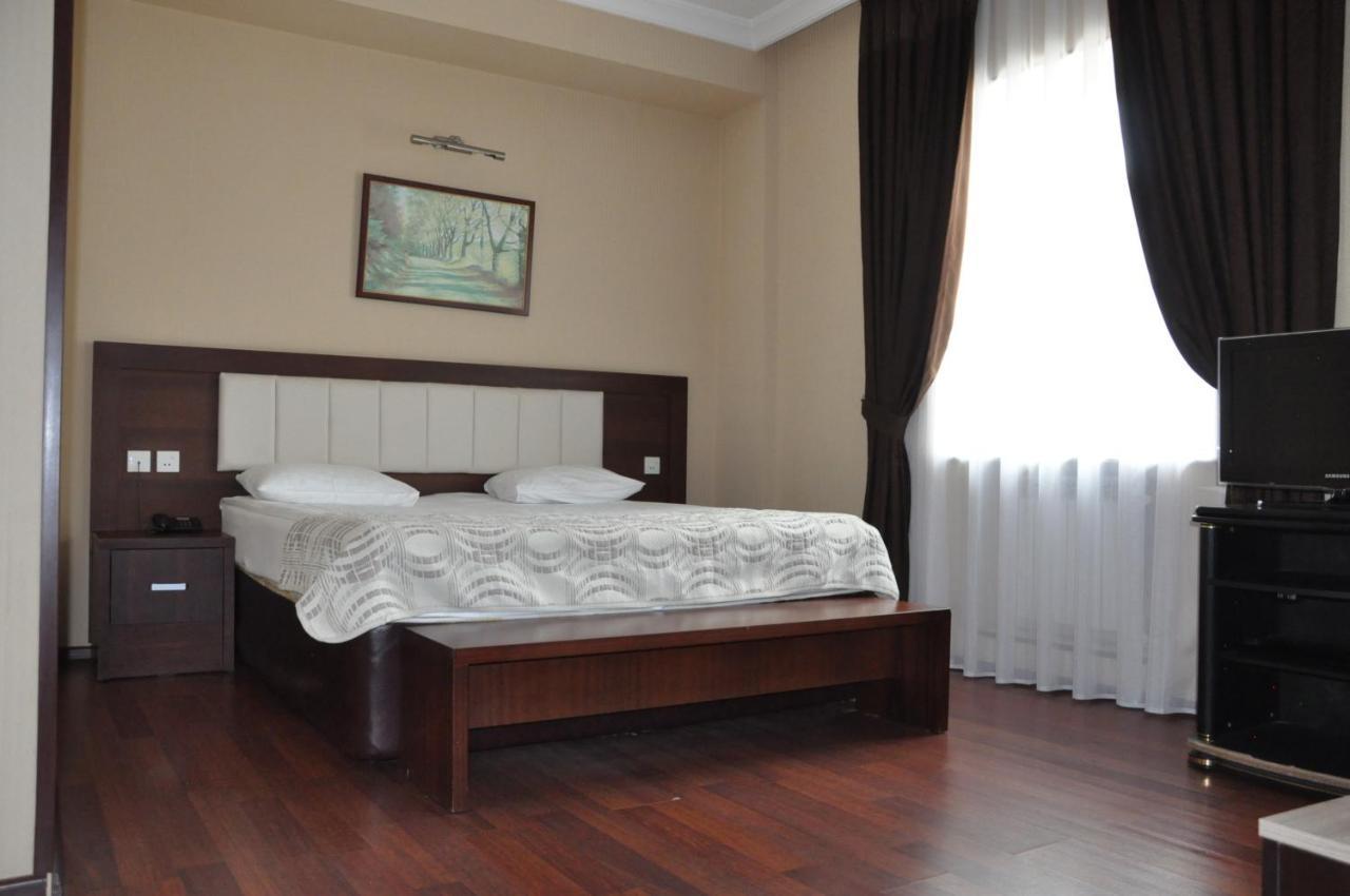 Vilesh Palace Hotel มาซาลเลอ ภายนอก รูปภาพ
