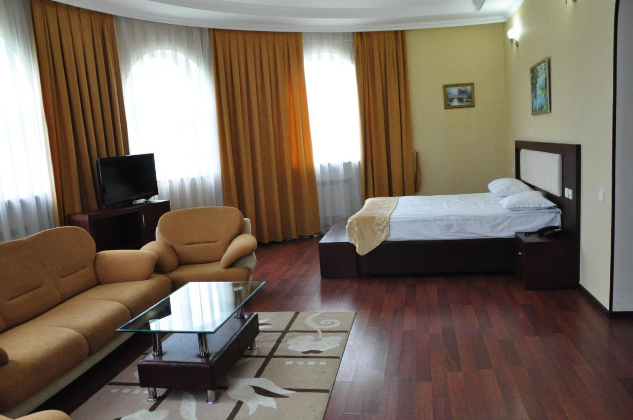Vilesh Palace Hotel มาซาลเลอ ภายนอก รูปภาพ