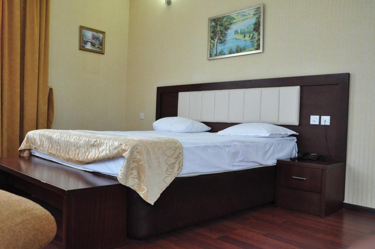 Vilesh Palace Hotel มาซาลเลอ ภายนอก รูปภาพ