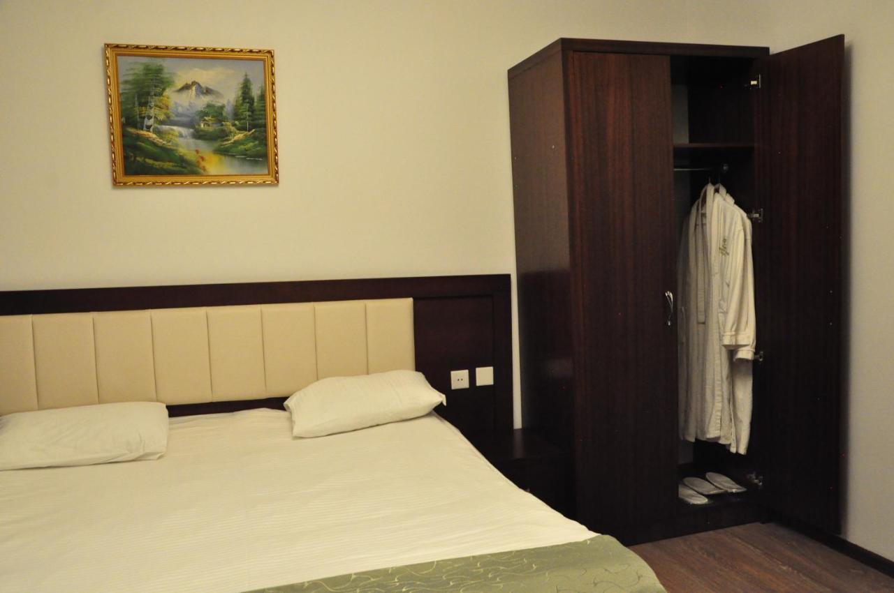 Vilesh Palace Hotel มาซาลเลอ ภายนอก รูปภาพ
